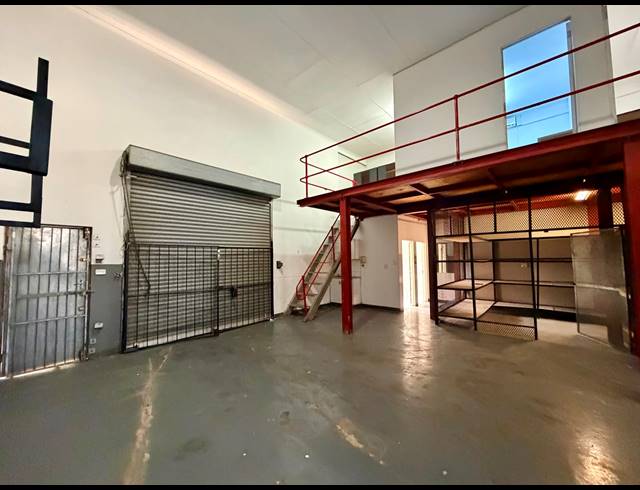 215M² BUSINESS CENTRE FOR SALE IN ALTON
